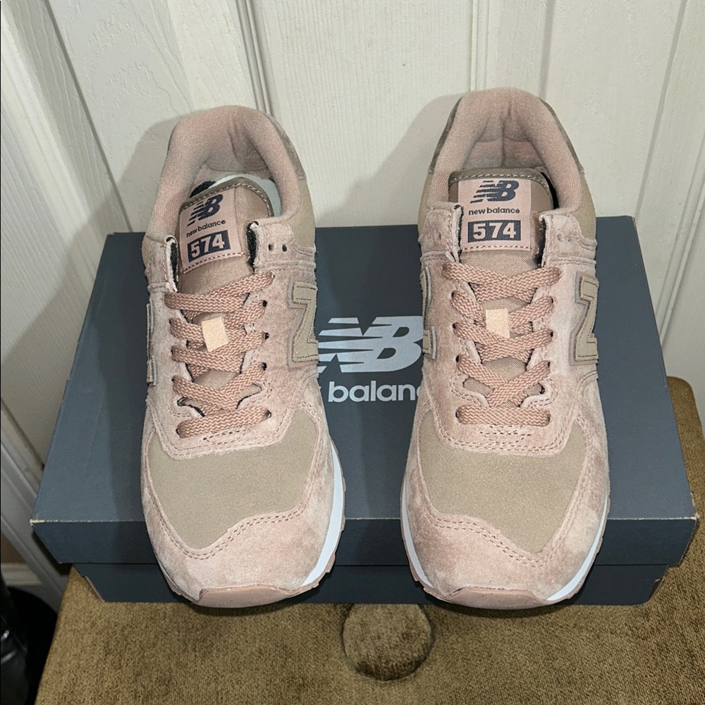New Balance Women's 574 V2 Sea Salt Sneaker - Picture 5 of 8